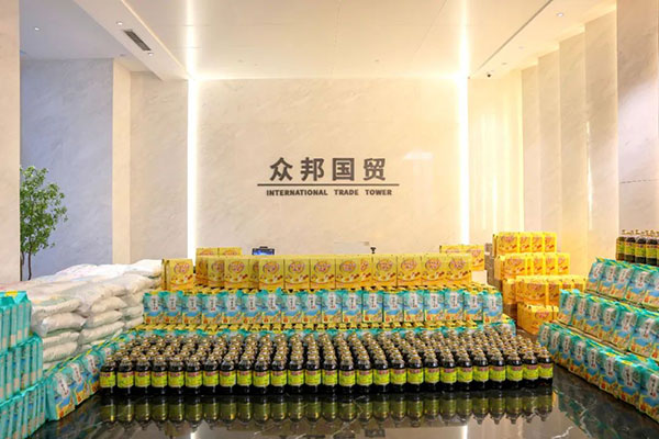 众邦企业集团为全体职工发放双节年货